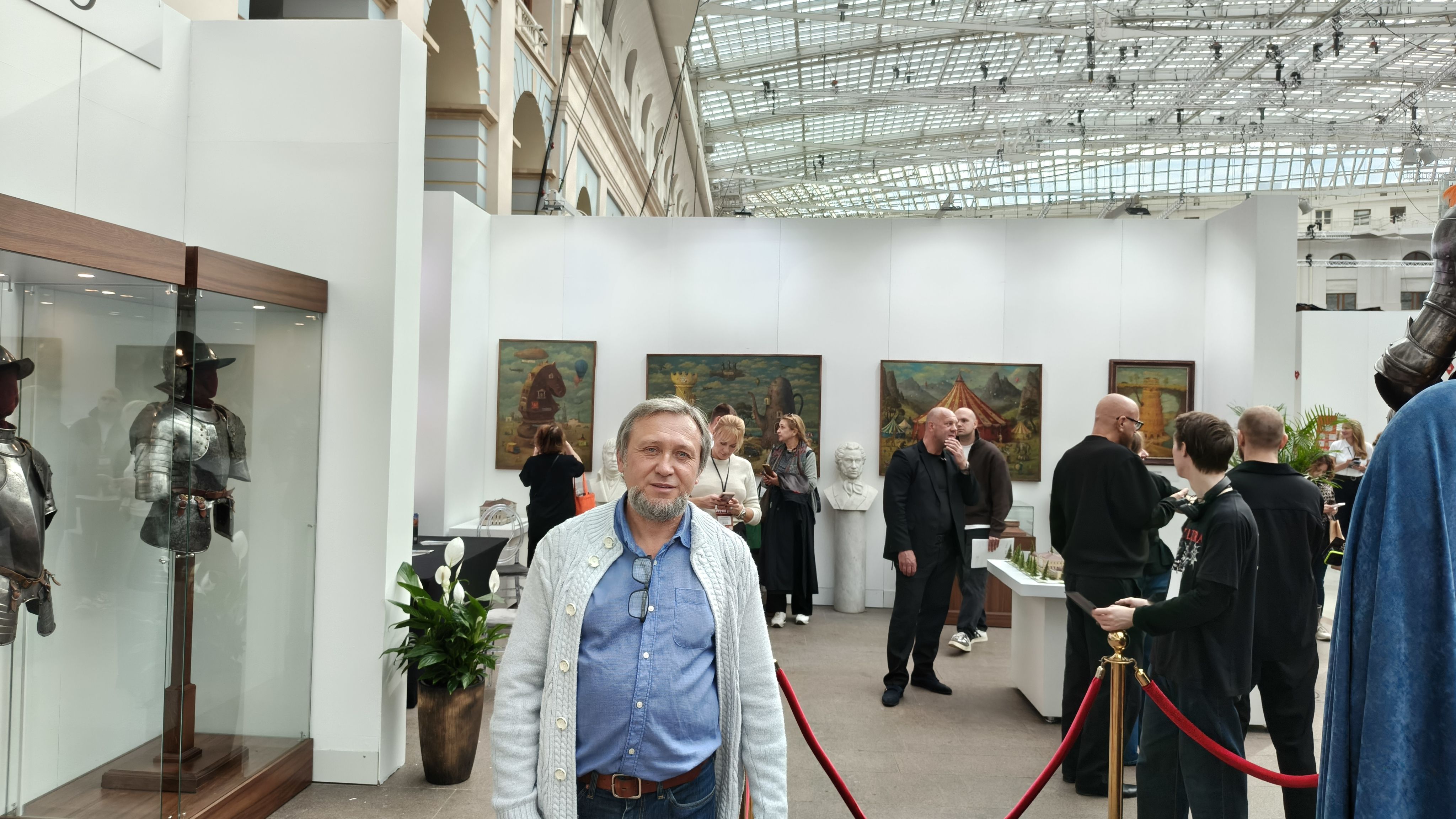 Художник Алексей Русаков - Москва, Гостиный двор - Выставка "Русский дом" 
